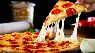 Pizza maison, apprenez Ã  rÃ©aliser une recette de pÃ¢te simple avec seulement 5 ingrÃ©dients